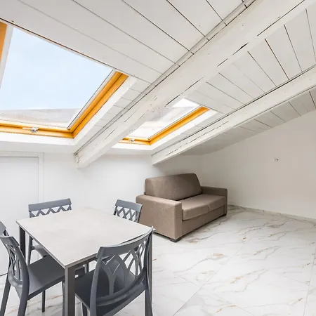 Cozy Slooping Rooftop *