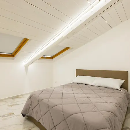 Cozy Slooping Rooftop Νάπολη